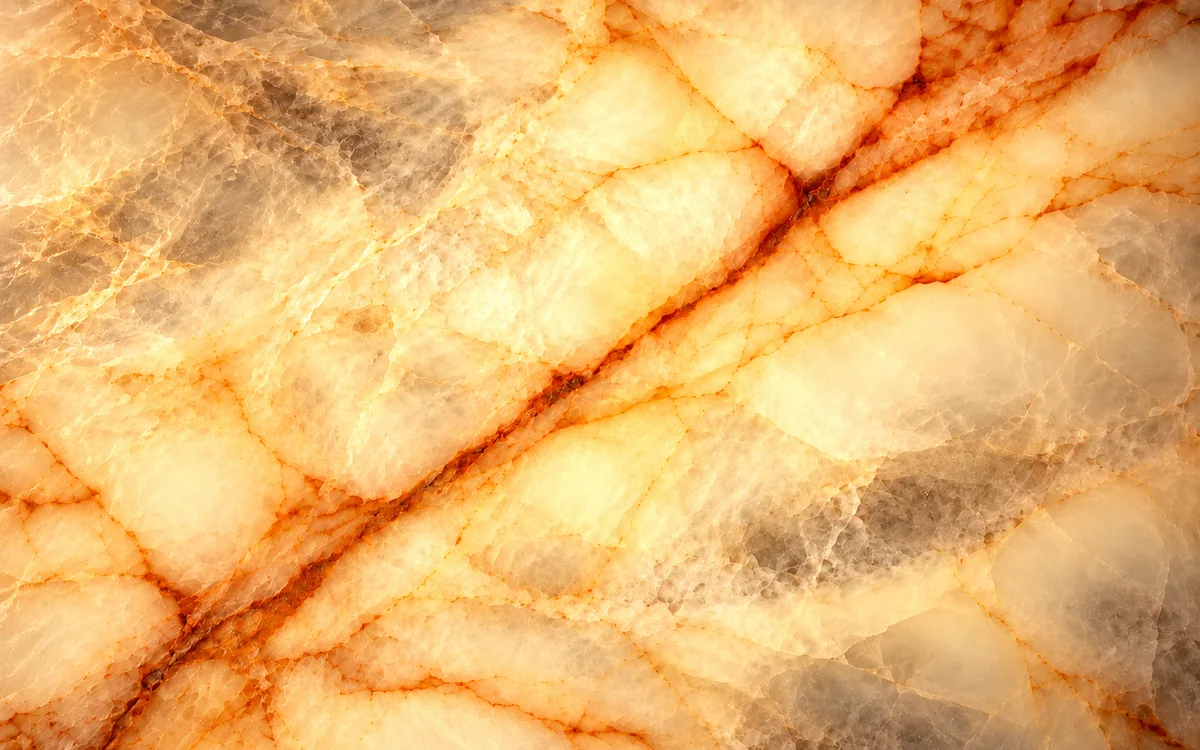 Chapa de Quartzito Cristal Translúcido retroiluminada, o veio em ferrugem aceso